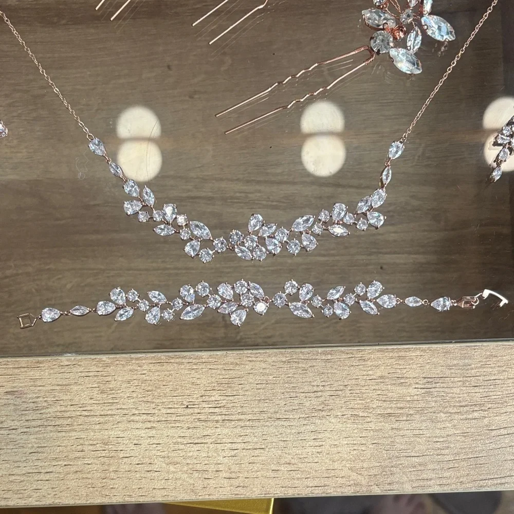 Rose Gold Accessory Set - Picture 4 of 6